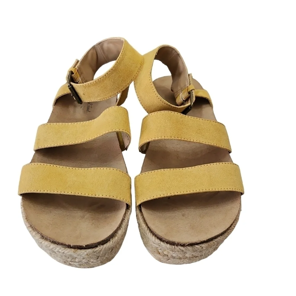 Universal Thread Mustard Yellow Ankle Buckle Platform Sandal Size 7.5W
